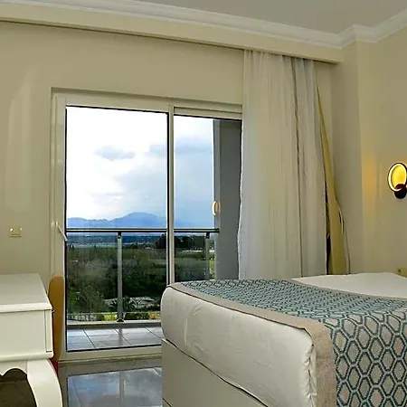 Hotel Lrs River &